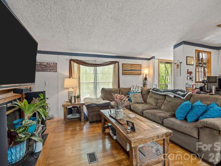 25 Weaver Lane, Black Mountain, NC 28711.  MLS# CAR4374835, YatesRealty ID 17281. 