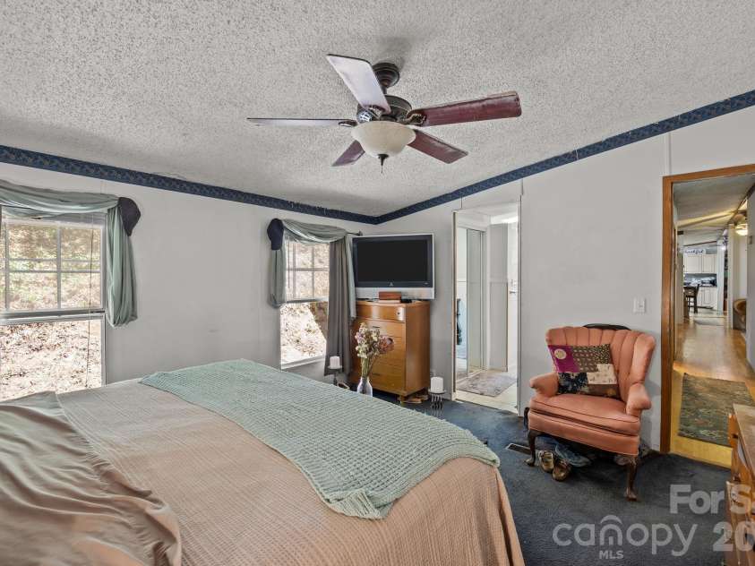 25 Weaver Lane, Black Mountain, NC 28711.  MLS# CAR4374835, YatesRealty ID 17281. 