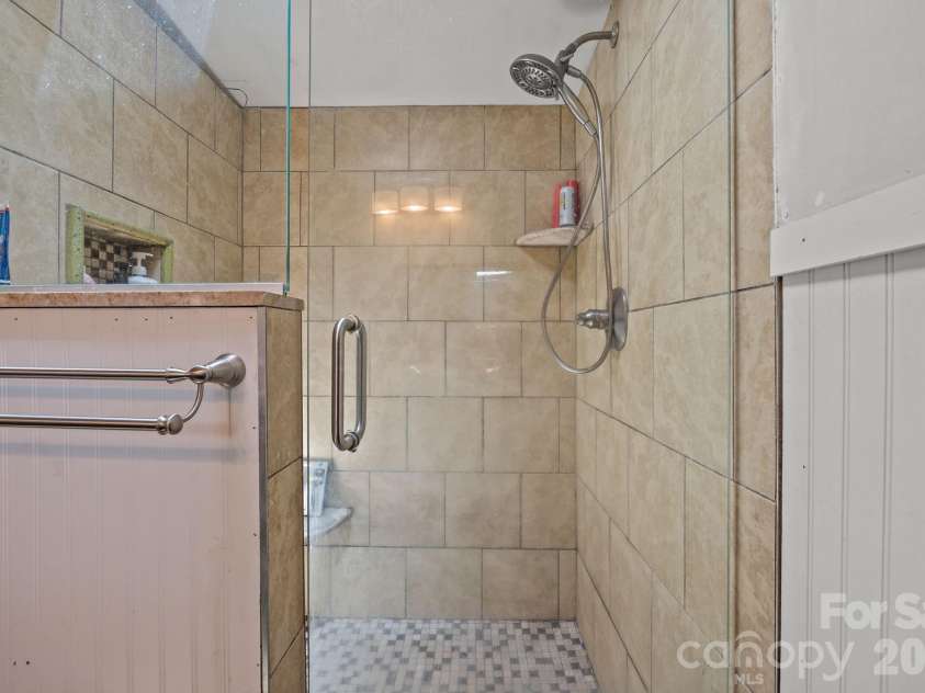 25 Weaver Lane, Black Mountain, NC 28711.  MLS# CAR4374835, YatesRealty ID 17281. 