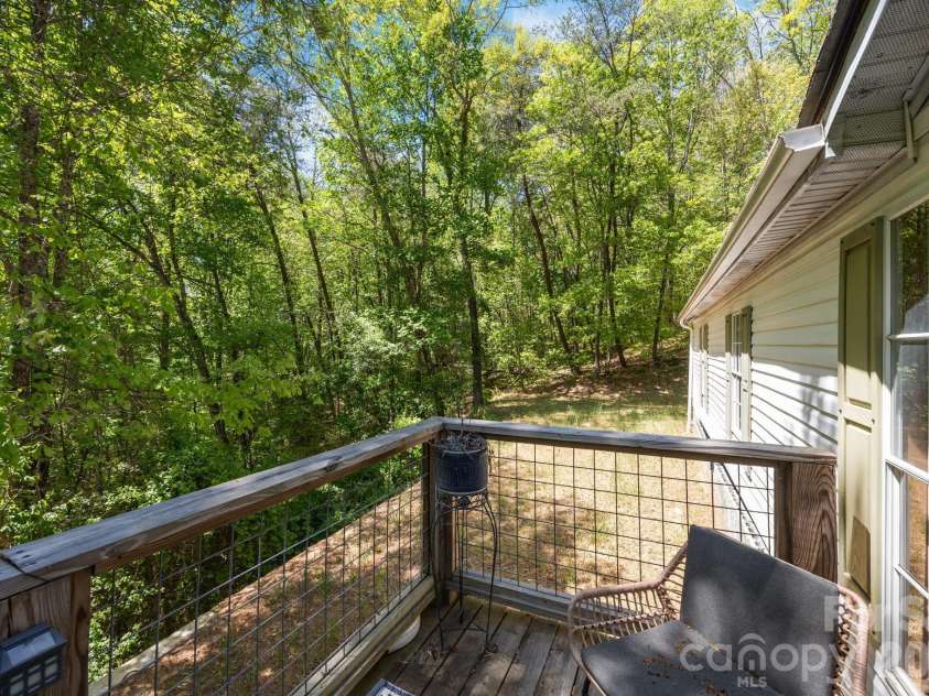 25 Weaver Lane, Black Mountain, NC 28711.  MLS# CAR4374835, YatesRealty ID 17281. 