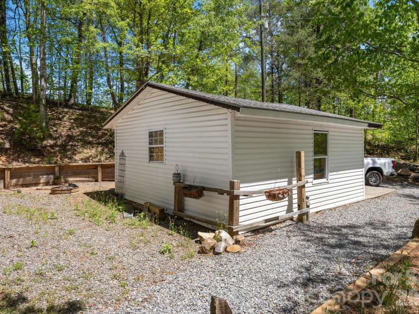 25 Weaver Lane, Black Mountain, NC 28711.  MLS# CAR4374835, YatesRealty ID 17281. 