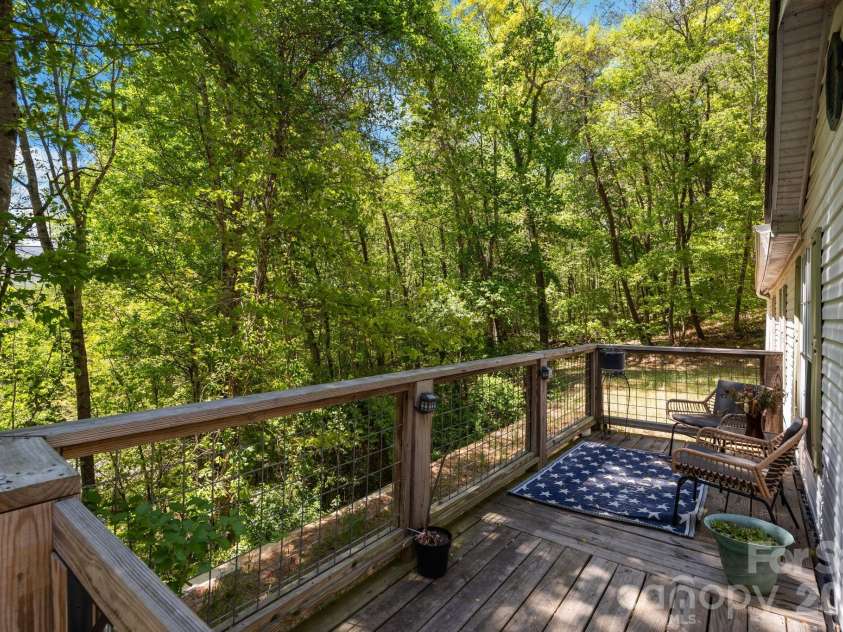 25 Weaver Lane, Black Mountain, NC 28711.  MLS# CAR4374835, YatesRealty ID 17281. 