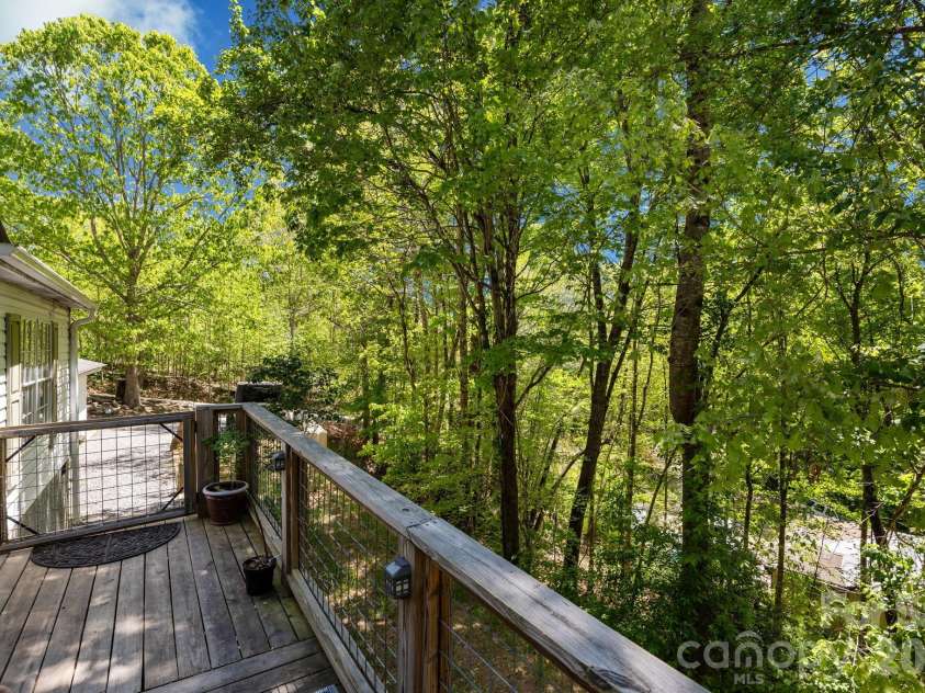 25 Weaver Lane, Black Mountain, NC 28711.  MLS# CAR4374835, YatesRealty ID 17281. 