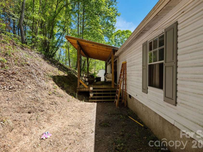 25 Weaver Lane, Black Mountain, NC 28711.  MLS# CAR4374835, YatesRealty ID 17281. 