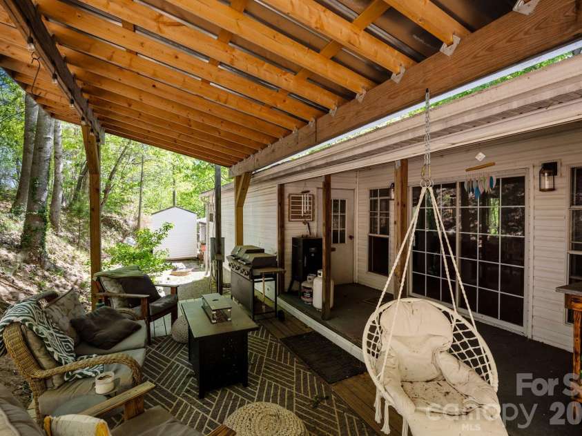 25 Weaver Lane, Black Mountain, NC 28711.  MLS# CAR4374835, YatesRealty ID 17281. 
