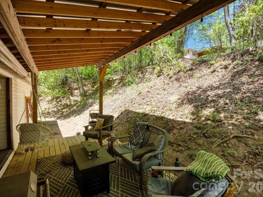 25 Weaver Lane, Black Mountain, NC 28711.  MLS# CAR4374835, YatesRealty ID 17281. 
