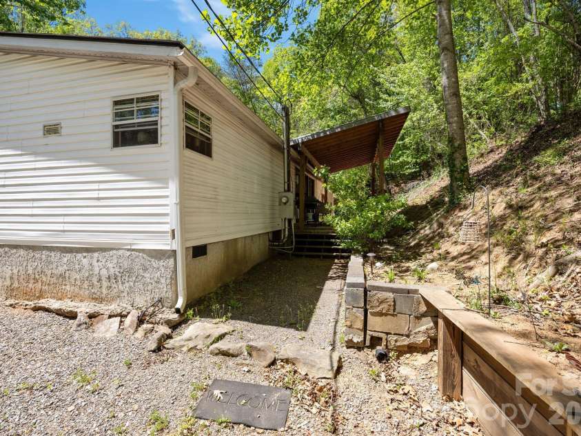 25 Weaver Lane, Black Mountain, NC 28711.  MLS# CAR4374835, YatesRealty ID 17281. 