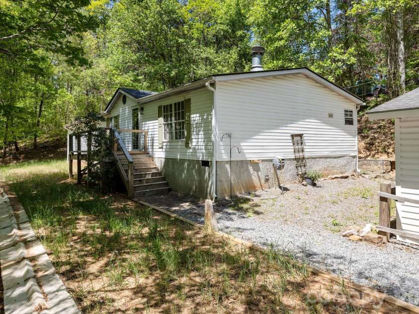 25 Weaver Lane, Black Mountain, NC 28711.  MLS# CAR4374835, YatesRealty ID 17281. 