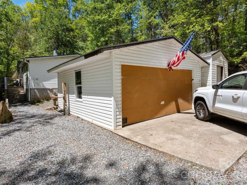 25 Weaver Lane, Black Mountain, NC 28711.  MLS# CAR4374835, YatesRealty ID 17281. 