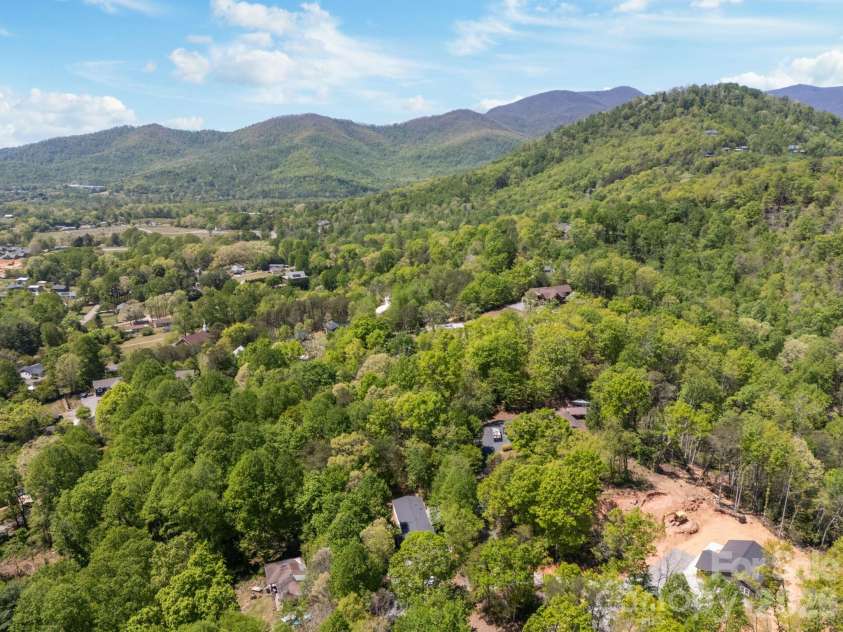 25 Weaver Lane, Black Mountain, NC 28711.  MLS# CAR4374835, YatesRealty ID 17281. 