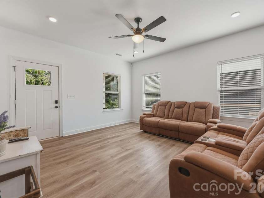 701 3rd Avenue, Gastonia, NC 28054.  MLS# CAR4371262, YatesRealty ID 17282. 