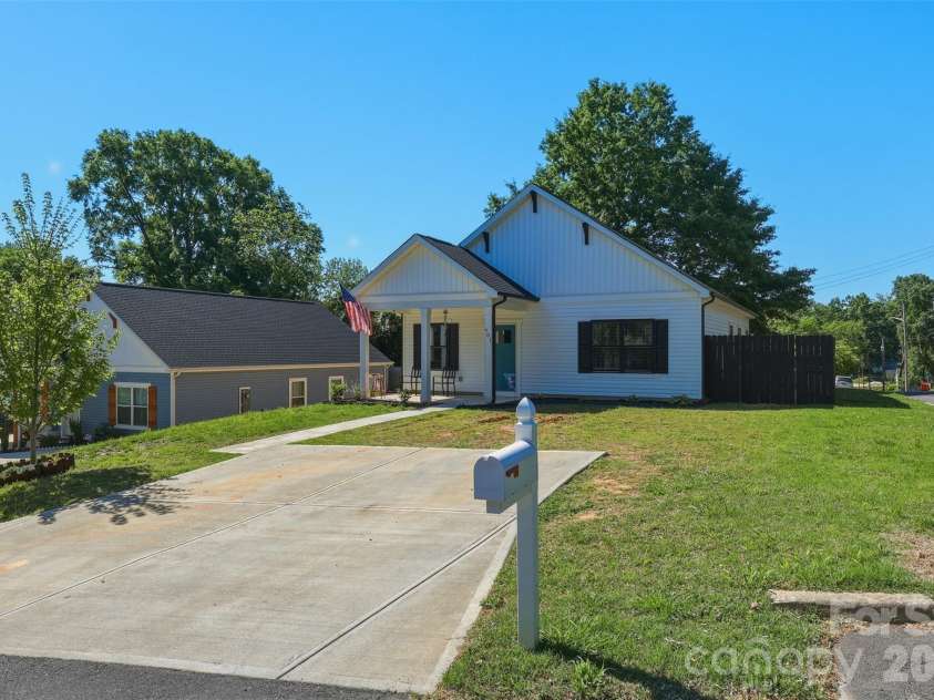 701 3rd Avenue, Gastonia, NC 28054.  MLS# CAR4371262, YatesRealty ID 17282. 
