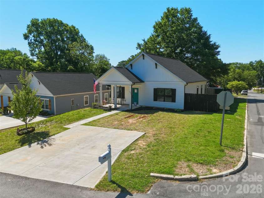 701 3rd Avenue, Gastonia, NC 28054.  MLS# CAR4371262, YatesRealty ID 17282. 