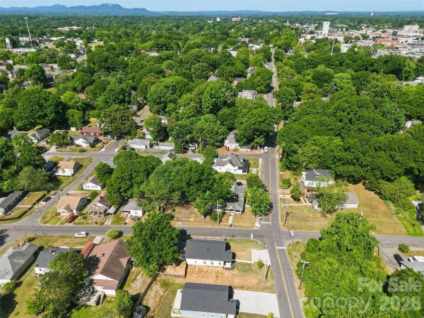701 3rd Avenue, Gastonia, NC 28054.  MLS# CAR4371262, YatesRealty ID 17282. 