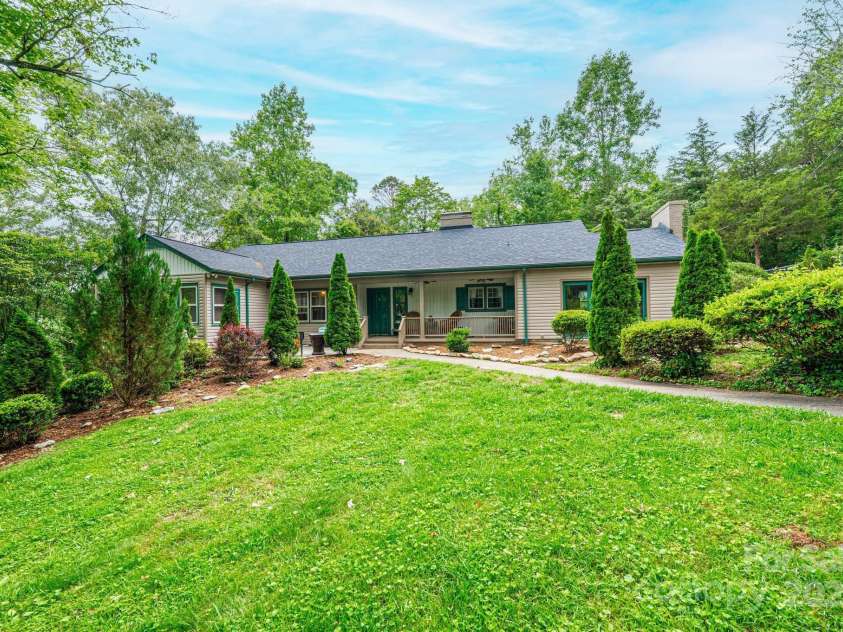 317 Tremont Park Circle, Lenoir, NC 28645.  MLS# CAR4258387, YatesRealty ID 17283. 