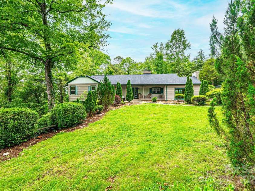 317 Tremont Park Circle, Lenoir, NC 28645.  MLS# CAR4258387, YatesRealty ID 17283. 