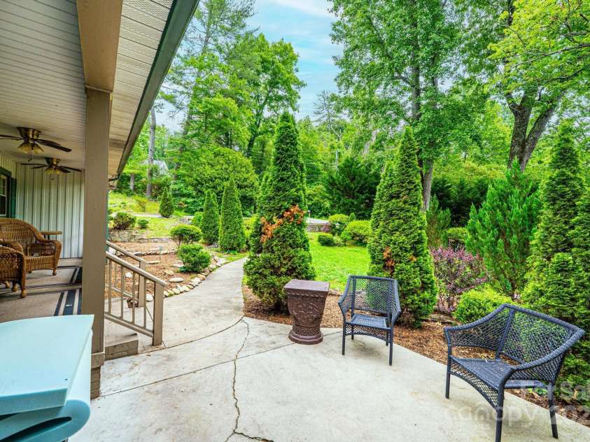 317 Tremont Park Circle, Lenoir, NC 28645.  MLS# CAR4258387, YatesRealty ID 17283. 