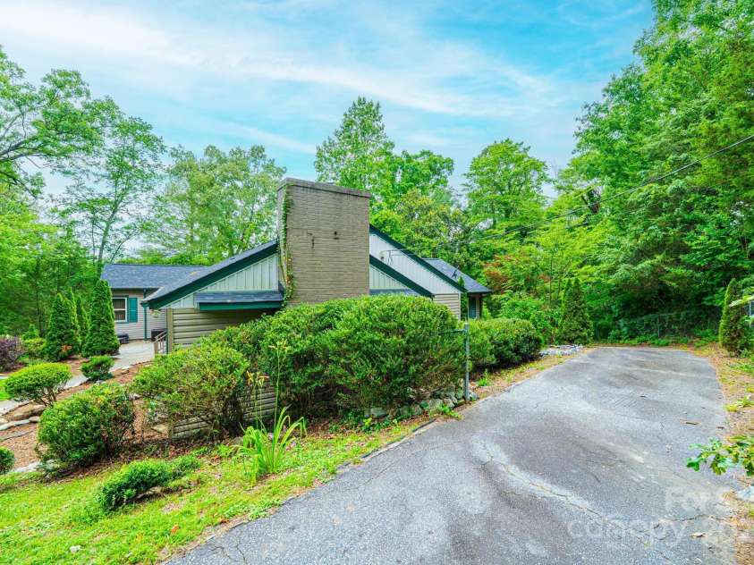 317 Tremont Park Circle, Lenoir, NC 28645.  MLS# CAR4258387, YatesRealty ID 17283. 