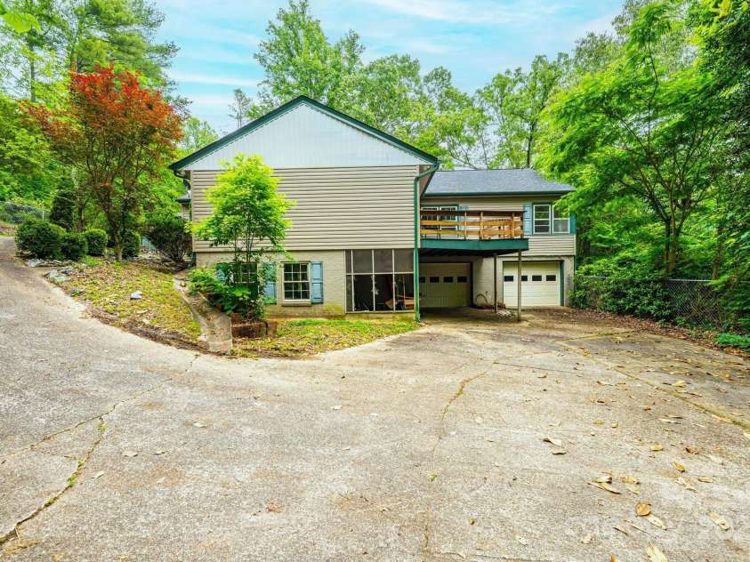 317 Tremont Park Circle, Lenoir, NC 28645.  MLS# CAR4258387, YatesRealty ID 17283. 