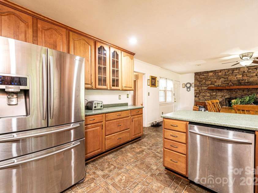 317 Tremont Park Circle, Lenoir, NC 28645.  MLS# CAR4258387, YatesRealty ID 17283. 