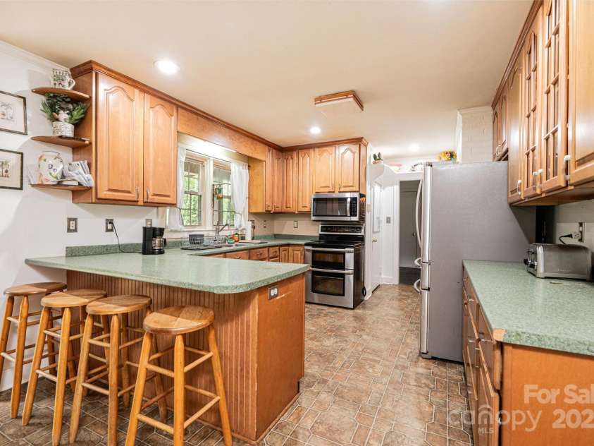 317 Tremont Park Circle, Lenoir, NC 28645.  MLS# CAR4258387, YatesRealty ID 17283. 