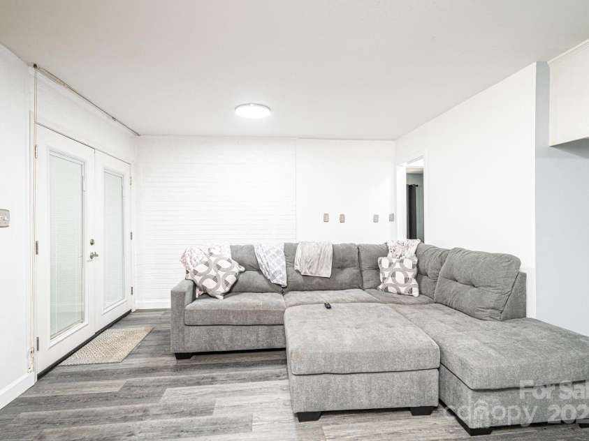 317 Tremont Park Circle, Lenoir, NC 28645.  MLS# CAR4258387, YatesRealty ID 17283. 