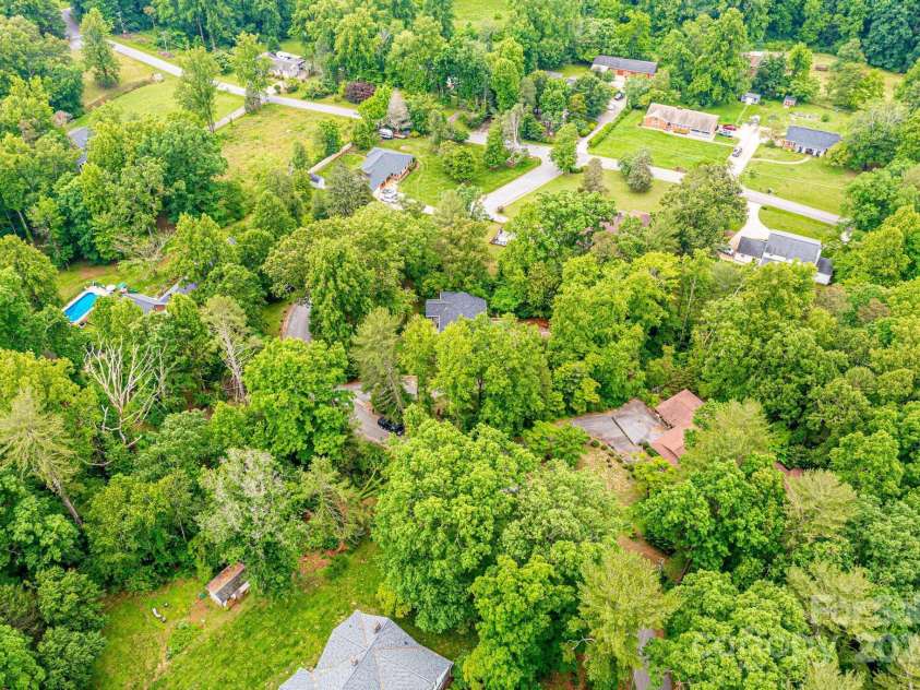 317 Tremont Park Circle, Lenoir, NC 28645.  MLS# CAR4258387, YatesRealty ID 17283. 