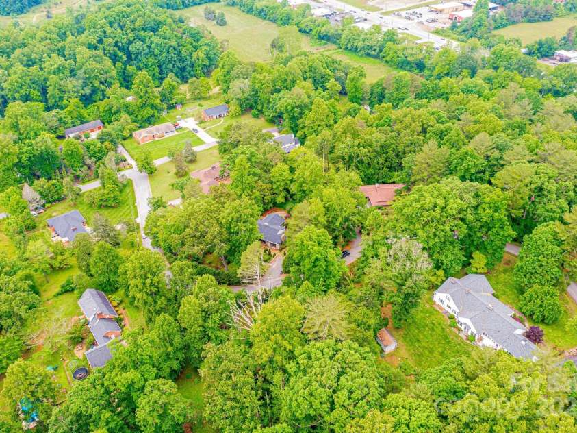 317 Tremont Park Circle, Lenoir, NC 28645.  MLS# CAR4258387, YatesRealty ID 17283. 