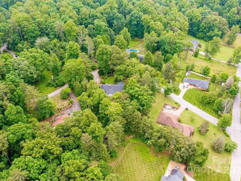 317 Tremont Park Circle, Lenoir, NC 28645.  MLS# CAR4258387, YatesRealty ID 17283. 