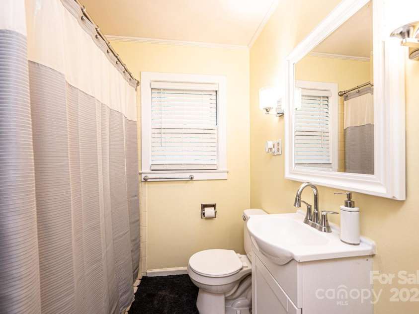 317 Tremont Park Circle, Lenoir, NC 28645.  MLS# CAR4258387, YatesRealty ID 17283. Hall bath main floor