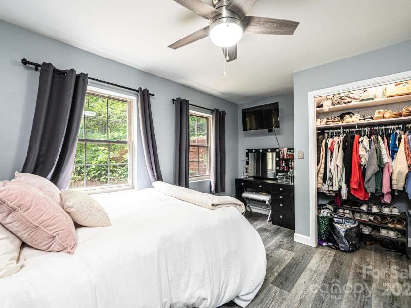 317 Tremont Park Circle, Lenoir, NC 28645.  MLS# CAR4258387, YatesRealty ID 17283. Lower level BR