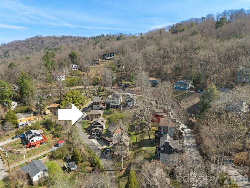 29 Shady Park Lane, Asheville, NC 28804.  MLS# CAR4361124, YatesRealty ID 17285. 