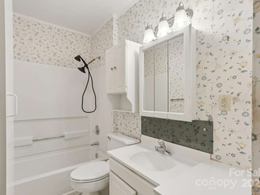 1146 Rogers Road, Graham, NC 27253.  MLS# CAR4266306, YatesRealty ID 17286. 