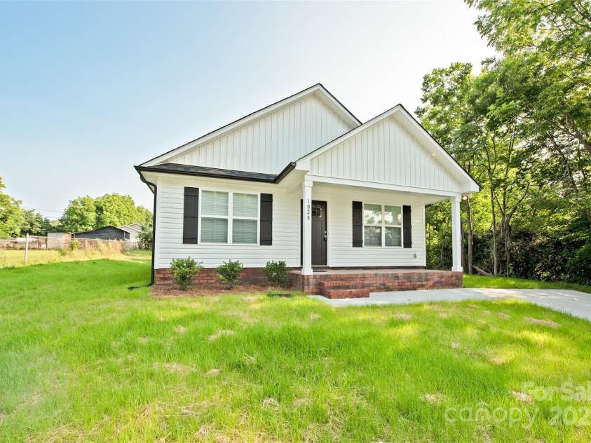 1028 Gibson Street, Albemarle, NC 28001.  MLS# CAR4267155, YatesRealty ID 17287. 