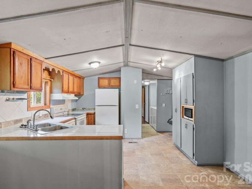 112 Hidden Forest Estate, Candler, NC 28715.  MLS# CAR4371208, YatesRealty ID 17288. Kitchen