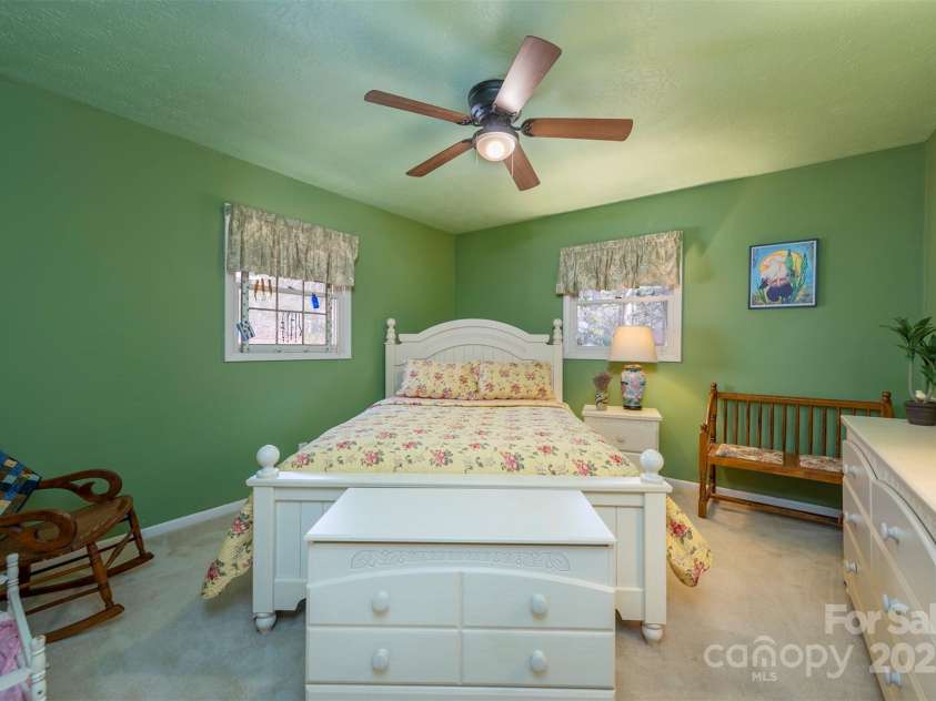 52 Oakhurst Road, Arden, NC 28704.  MLS# CAR4264311, YatesRealty ID 17288. 2nd Bedroom