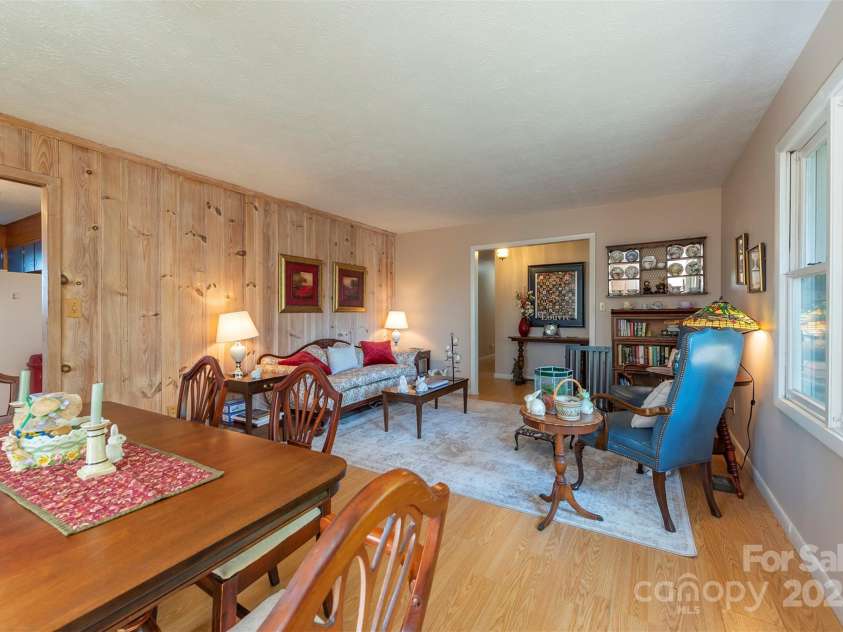 52 Oakhurst Road, Arden, NC 28704.  MLS# CAR4264311, YatesRealty ID 17288. 