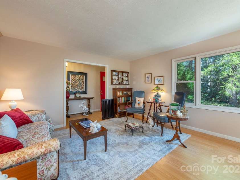 52 Oakhurst Road, Arden, NC 28704.  MLS# CAR4264311, YatesRealty ID 17288. 