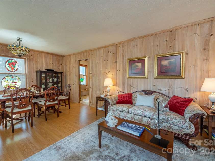 52 Oakhurst Road, Arden, NC 28704.  MLS# CAR4264311, YatesRealty ID 17288. 