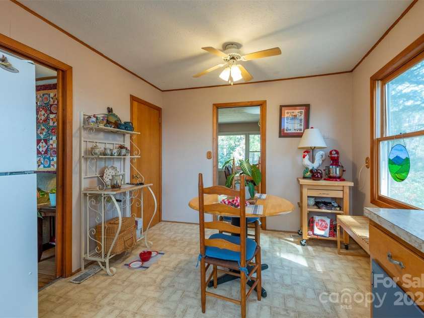 52 Oakhurst Road, Arden, NC 28704.  MLS# CAR4264311, YatesRealty ID 17288. 