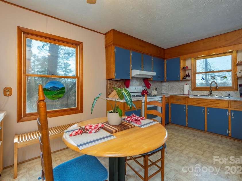 52 Oakhurst Road, Arden, NC 28704.  MLS# CAR4264311, YatesRealty ID 17288. 