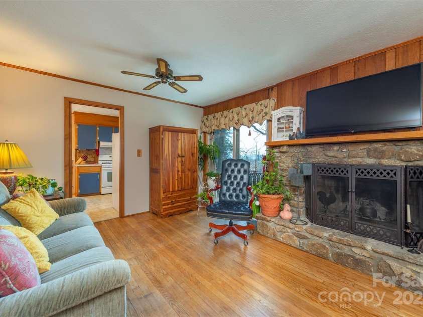 52 Oakhurst Road, Arden, NC 28704.  MLS# CAR4264311, YatesRealty ID 17288. 