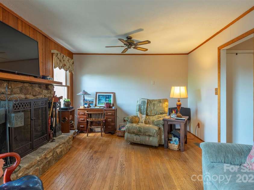 52 Oakhurst Road, Arden, NC 28704.  MLS# CAR4264311, YatesRealty ID 17288. 