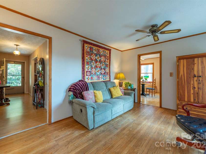 52 Oakhurst Road, Arden, NC 28704.  MLS# CAR4264311, YatesRealty ID 17288. 