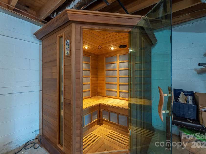 52 Oakhurst Road, Arden, NC 28704.  MLS# CAR4264311, YatesRealty ID 17288. 