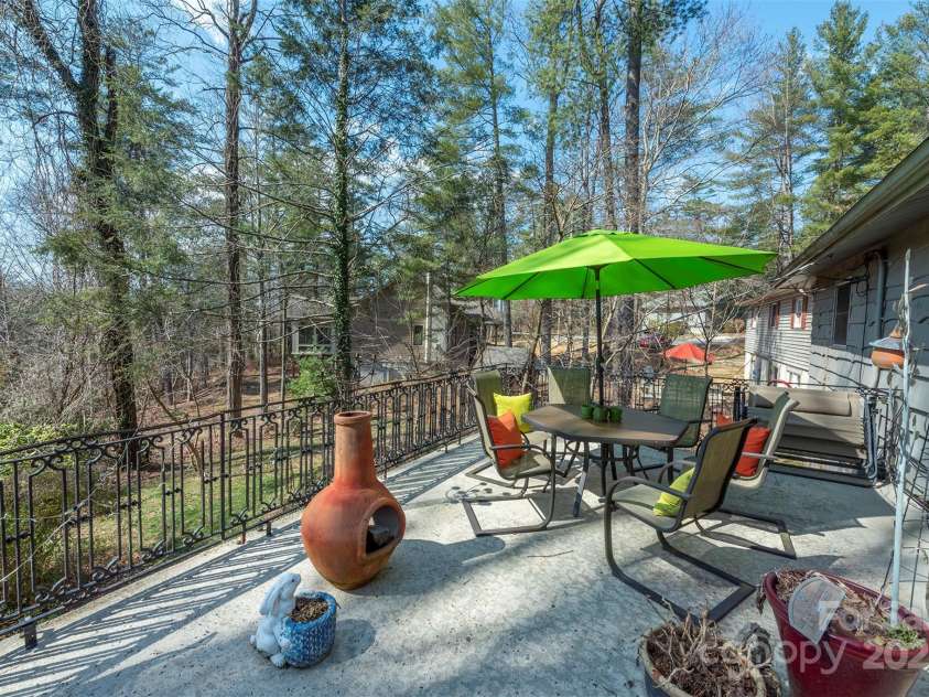 52 Oakhurst Road, Arden, NC 28704.  MLS# CAR4264311, YatesRealty ID 17288. 