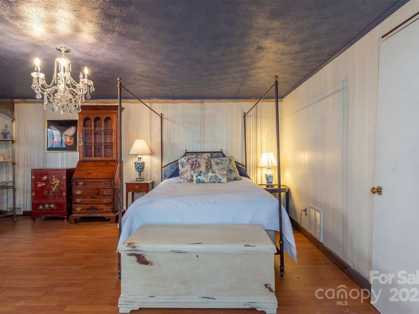 52 Oakhurst Road, Arden, NC 28704.  MLS# CAR4264311, YatesRealty ID 17288. Bonus room