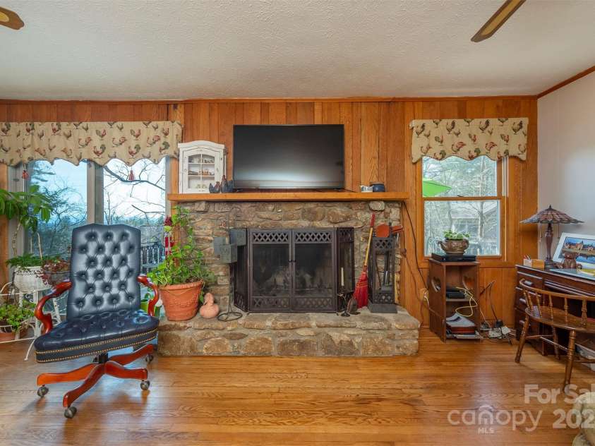 52 Oakhurst Road, Arden, NC 28704.  MLS# CAR4264311, YatesRealty ID 17288. Family room