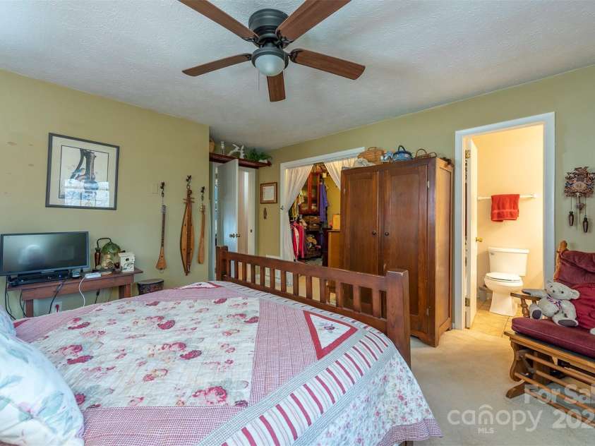 52 Oakhurst Road, Arden, NC 28704.  MLS# CAR4264311, YatesRealty ID 17288. Primary Bedroom