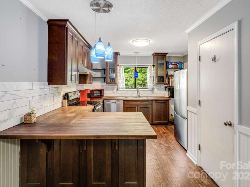 15 Lake Drive, Laurel Park, NC 28739.  MLS# CAR4266698, YatesRealty ID 17289. 